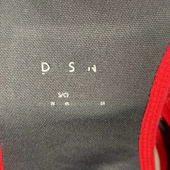 🌸Danskin Racerback tank top with built in bra - Picture 8 of 9